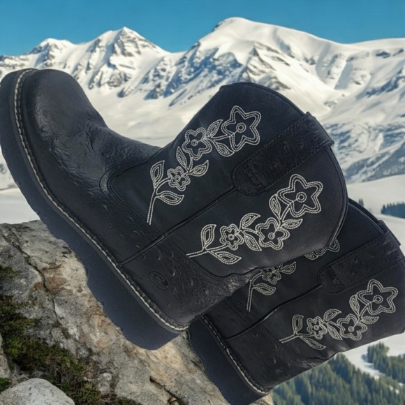 Ropers women's size 11 faux  ostrich with etched flowers. In excellent cond. - Picture 3 of 7